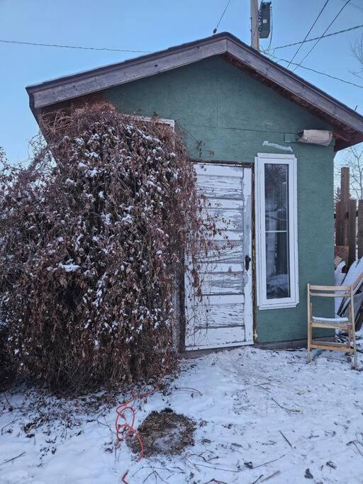 Blue Dog Accommodations Eastend Extérieur photo