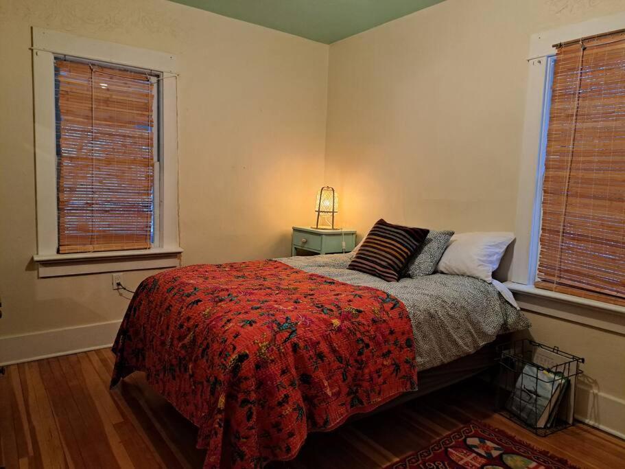 Blue Dog Accommodations Eastend Extérieur photo